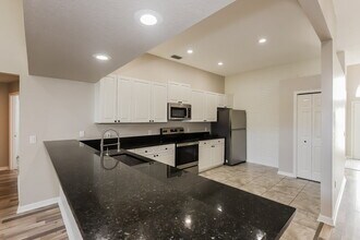 2864 Meridian Point Ln in Lakeland, FL - Building Photo - Building Photo