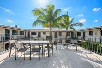 1310 W 29th St in Hialeah, FL - Foto de edificio - Building Photo