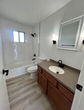 4238 Kugler Mill Rd-Unit -2 bedroom 1 bath classic in Cincinnati, OH - Building Photo - Building Photo