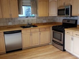 11 Pennsylvania Ave in Newton, MA - Building Photo