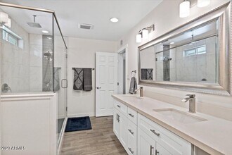 8713 E Orange Blossom Ln in Scottsdale, AZ - Foto de edificio - Building Photo