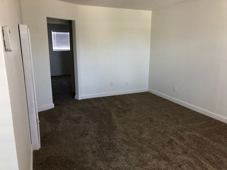 425 S 3rd Ave in Oakdale, CA - Building Photo