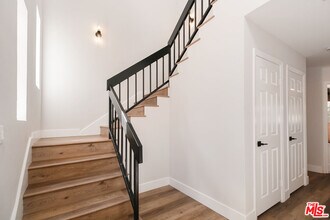 5200 White Oak Ave in Los Angeles, CA - Building Photo - Building Photo