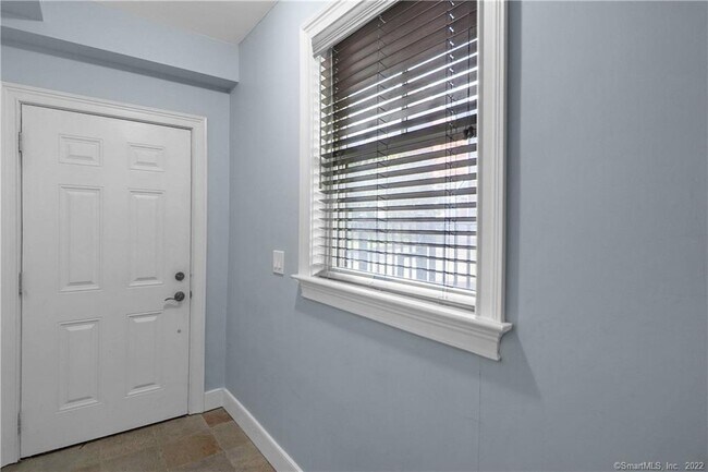 109 Forest St in Stamford, CT - Building Photo - Building Photo