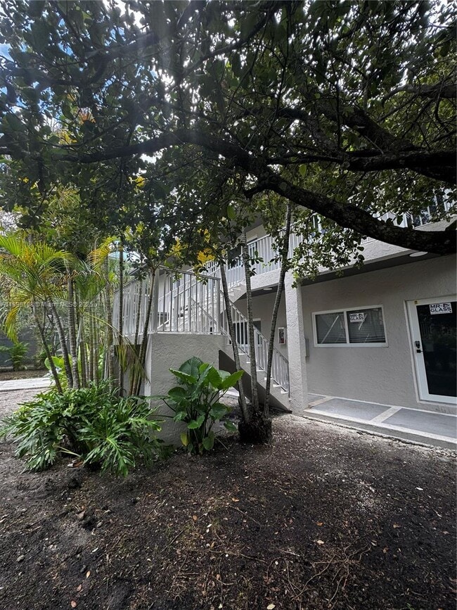 1460 SW 24th Ct in Fort Lauderdale, FL - Foto de edificio - Building Photo