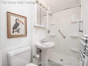 29 Florence St, Unit 1 in Medford, MA - Foto de edificio - Building Photo