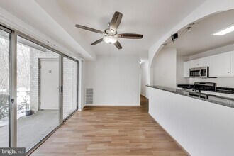 12307 Braxfield Ct, Unit 5 in North Bethesda, MD - Foto de edificio - Building Photo