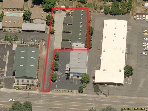 2530 Hartnell Ave in Redding, CA - Building Photo