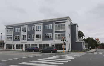887 Massachusetts Ave in Arlington, MA - Foto de edificio - Building Photo