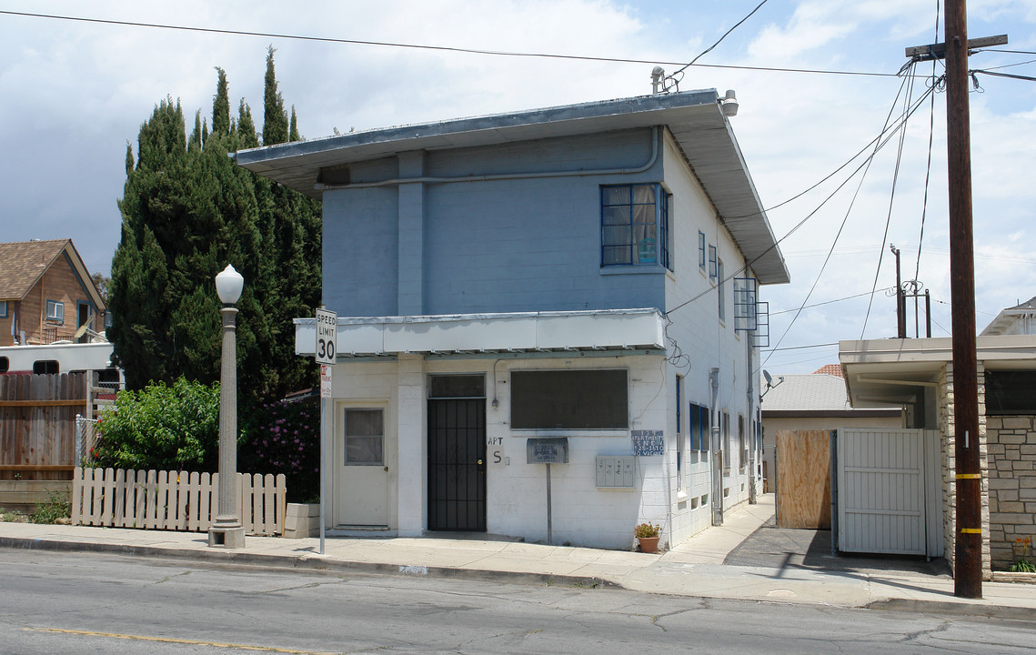 139 S 8th St in Santa Paula, CA - Foto de edificio