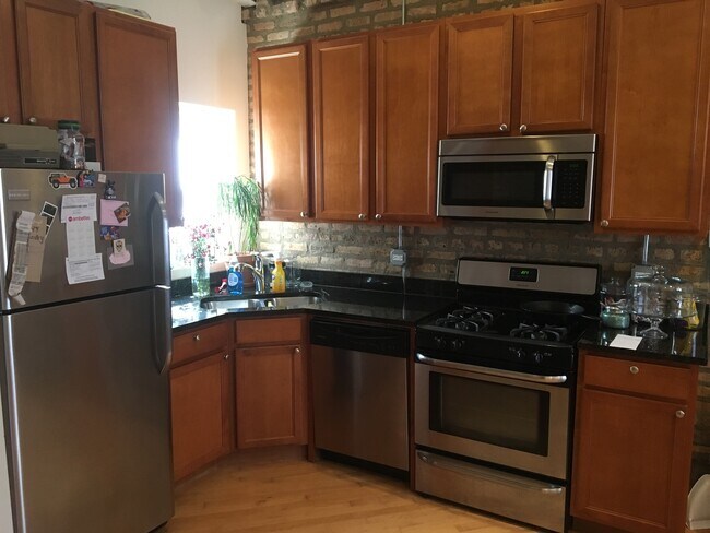 1625 W Columbia Ave in Chicago, IL - Building Photo - Building Photo