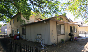 Maple Manor in Stockton, CA - Foto de edificio - Building Photo