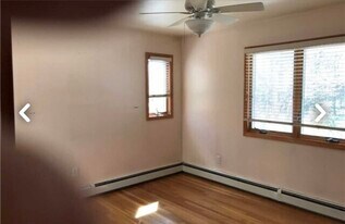 28 Rocco Dr, Unit Accessory Apt in East Northport, NY - Building Photo