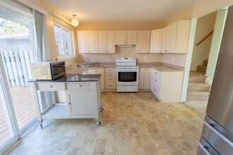 728 Krosno Blvd in Pickering, ON - Building Photo - Building Photo