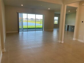 8375 Fenton St in Orlando, FL - Building Photo - Building Photo