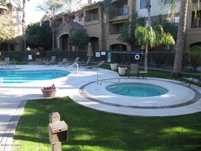 5302 E Van Buren St, Unit 3059 in Phoenix, AZ - Foto de edificio - Building Photo
