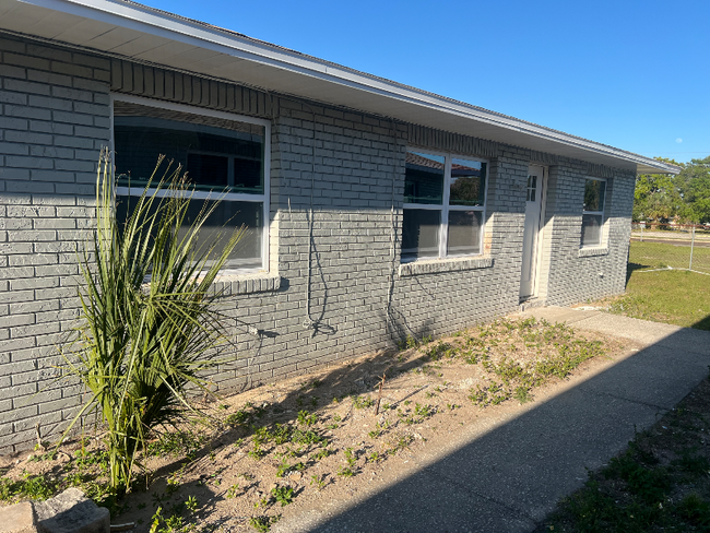 1724 2nd St NW in Apopka, FL - Foto de edificio - Building Photo