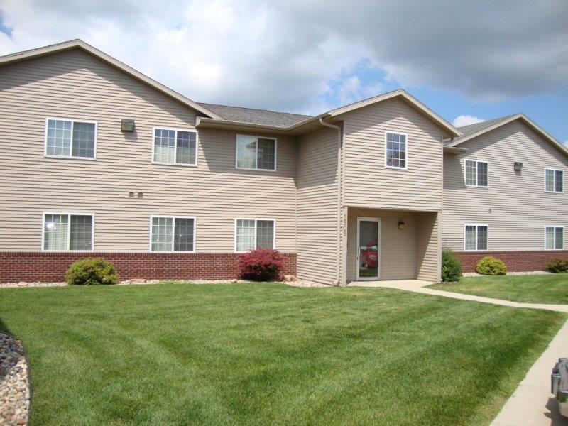 Village Square Apartments in Sioux Falls, SD - Foto de edificio