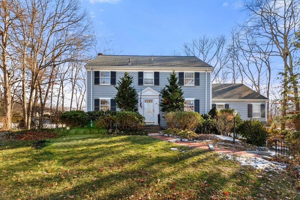 68 Westgate in Wellesley, MA - Building Photo