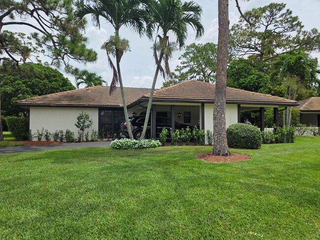 435 Pine Villa Dr in Atlantis, FL - Building Photo - Building Photo