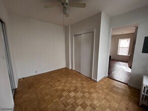 33 Monroe Pl in Bloomfield, NJ - Building Photo - Building Photo