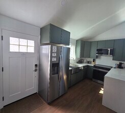 6611 Winnetka Ave in Winnetka, CA - Building Photo - Building Photo
