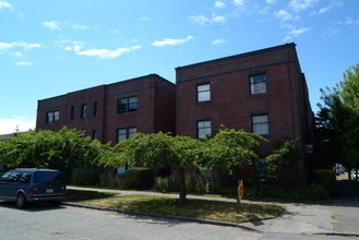 Nelsonian Apartments in Seattle, WA - Foto de edificio - Building Photo