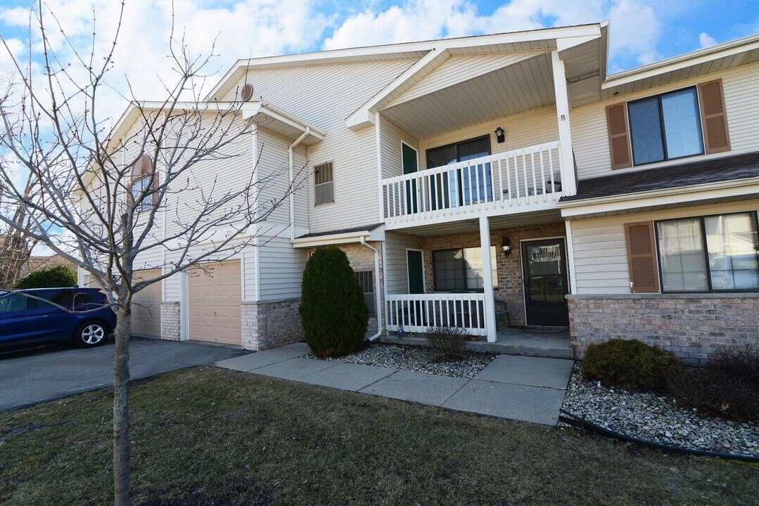 7311 98th Ave in Kenosha, WI - Building Photo