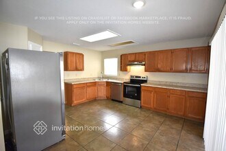 12406 Driftstone Way in Riverview, FL - Foto de edificio - Building Photo