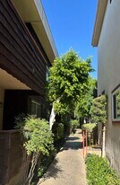 5400 Newcastle Ave, Unit 66 in Encino, CA - Building Photo