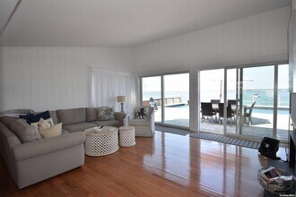 620 Dune Rd in Southampton, NY - Building Photo - Building Photo