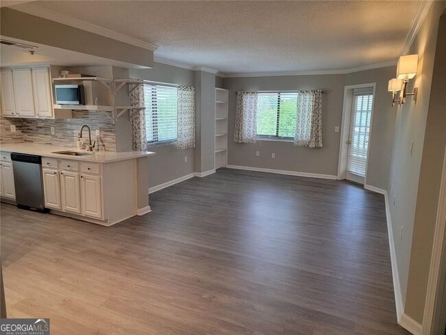 property at 795 Hammond Dr NE