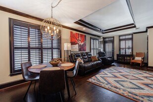 3334 Peachtree Rd in Atlanta, GA - Building Photo