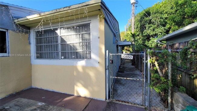 10850 NE 4th Ave in Miami, FL - Building Photo - Building Photo