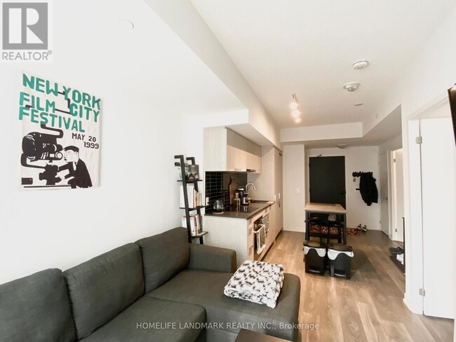 60-260 Shuter St in Toronto, ON - Building Photo - Building Photo
