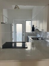 10250 W Bay Harbor Dr in Bay Harbor Islands, FL - Building Photo - Building Photo