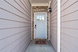 5311 Bentayga Dr in Lithonia, GA - Foto de edificio - Building Photo