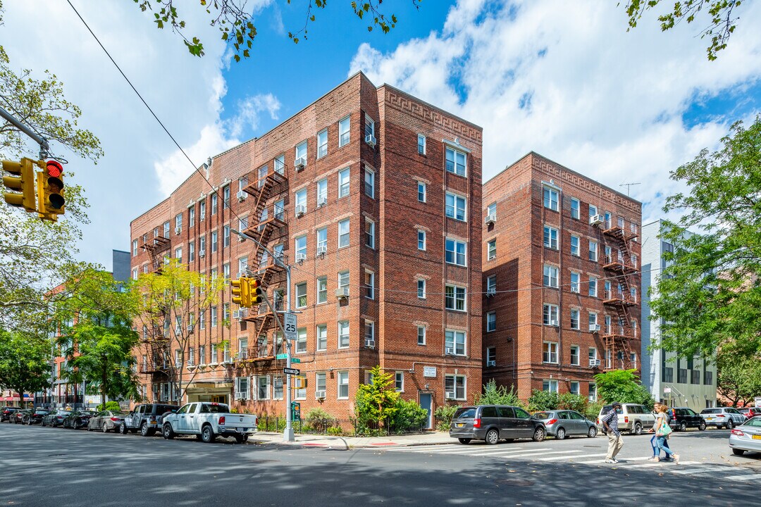 1825 Foster Ave in Brooklyn, NY - Foto de edificio