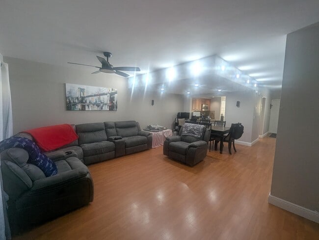 4736 NW 90th Ave in Sunrise, FL - Building Photo - Building Photo