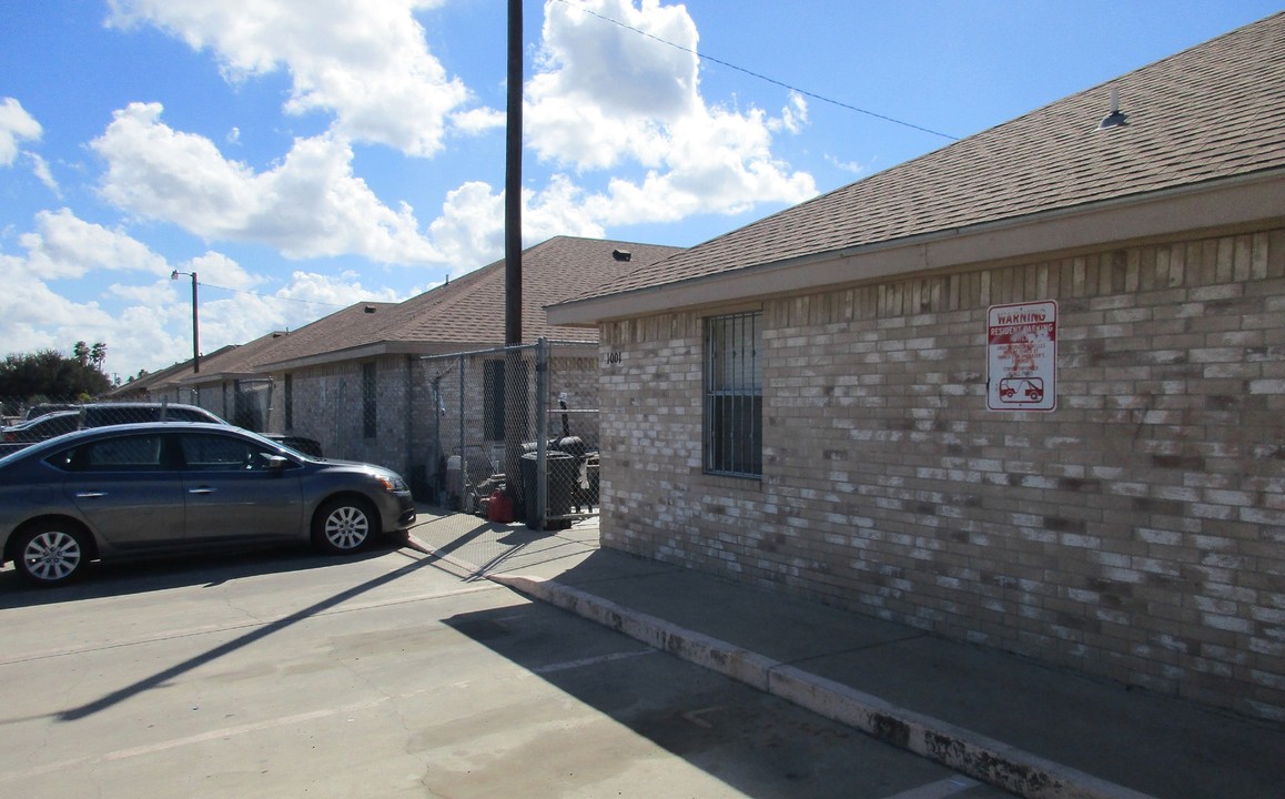 El Chaparral Apartment in Mission, TX - Building Photo