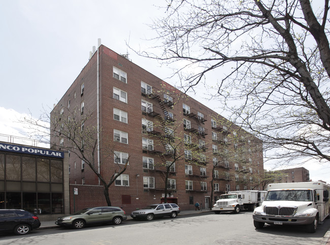 York in Jackson Heights, NY - Building Photo - Building Photo