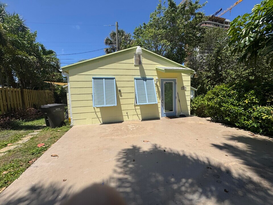 409 45th St in West Palm Beach, FL - Building Photo