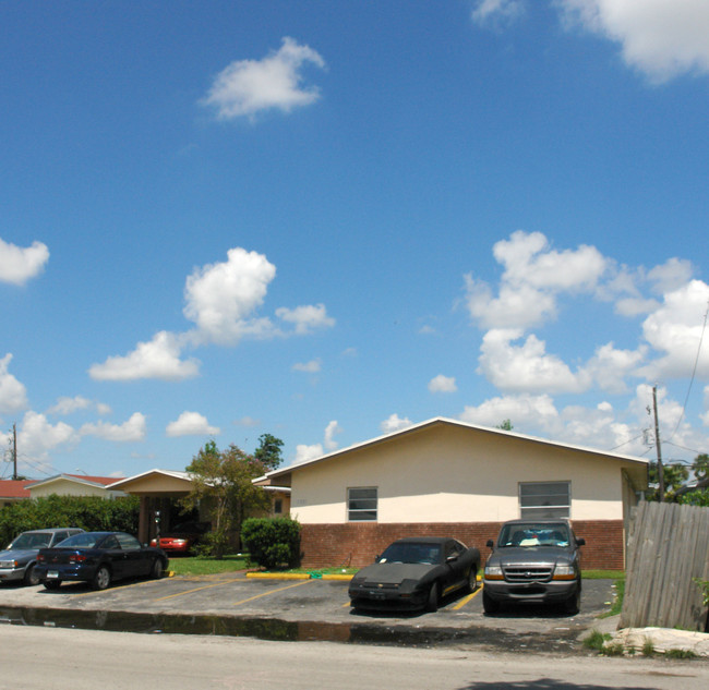 7331 Venetian St in Miramar, FL - Building Photo - Building Photo