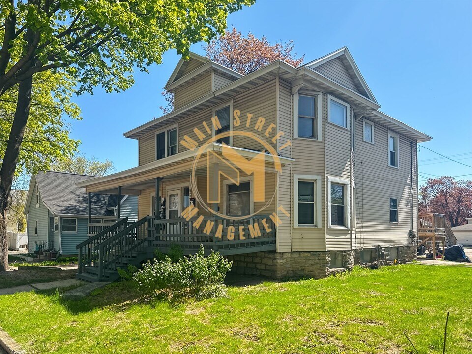 527 S Ashland Ave in Green Bay, WI - Building Photo