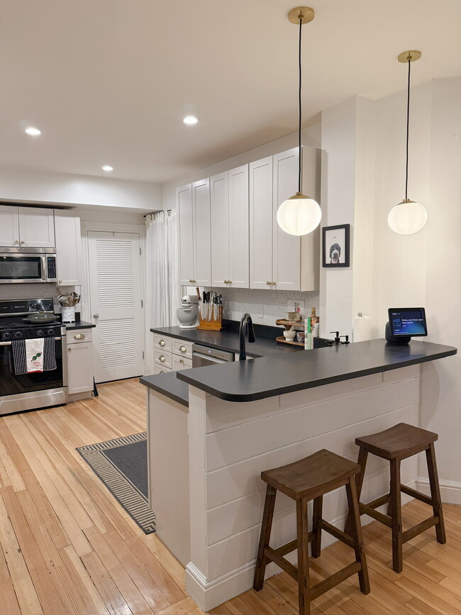 9 Edison Grn, Unit 3 in Boston, MA - Foto de edificio - Building Photo