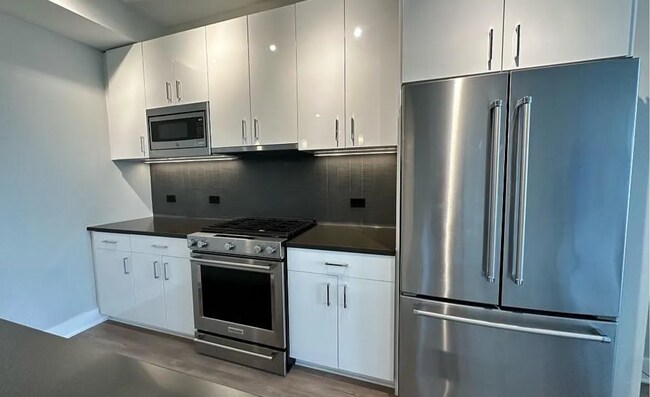 88 V St SW, Unit 513 in Washington, DC - Foto de edificio - Building Photo