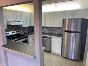 4975 Sable Pine Cir in West Palm Beach, FL - Building Photo - Building Photo
