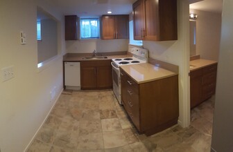 911 N 105th St-Unit -LOWER in Seattle, WA - Building Photo - Building Photo