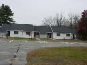 Pepperell Meadows in Pepperell, MA - Foto de edificio - Building Photo