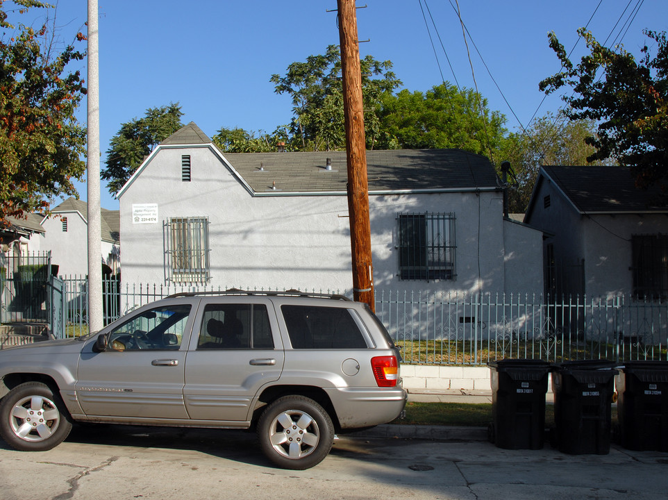 2747 Newell St in Los Angeles, CA - Foto de edificio